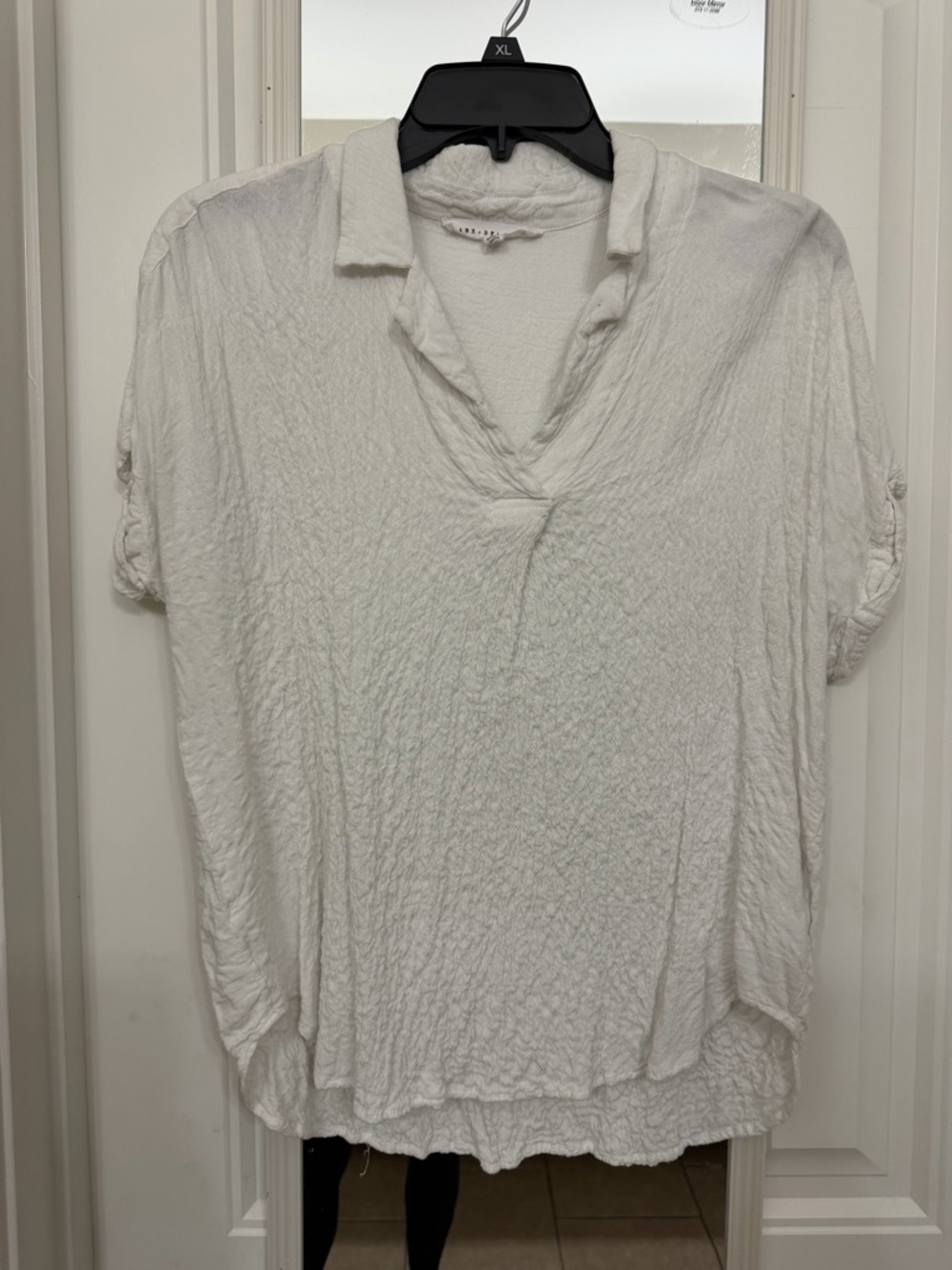 Jane and Delancey White Crinkle V-Neck Short Sleeve Top